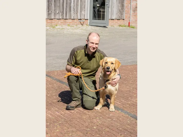 Wouter zit samen met Bailey op de Golden Familiedag 2026.